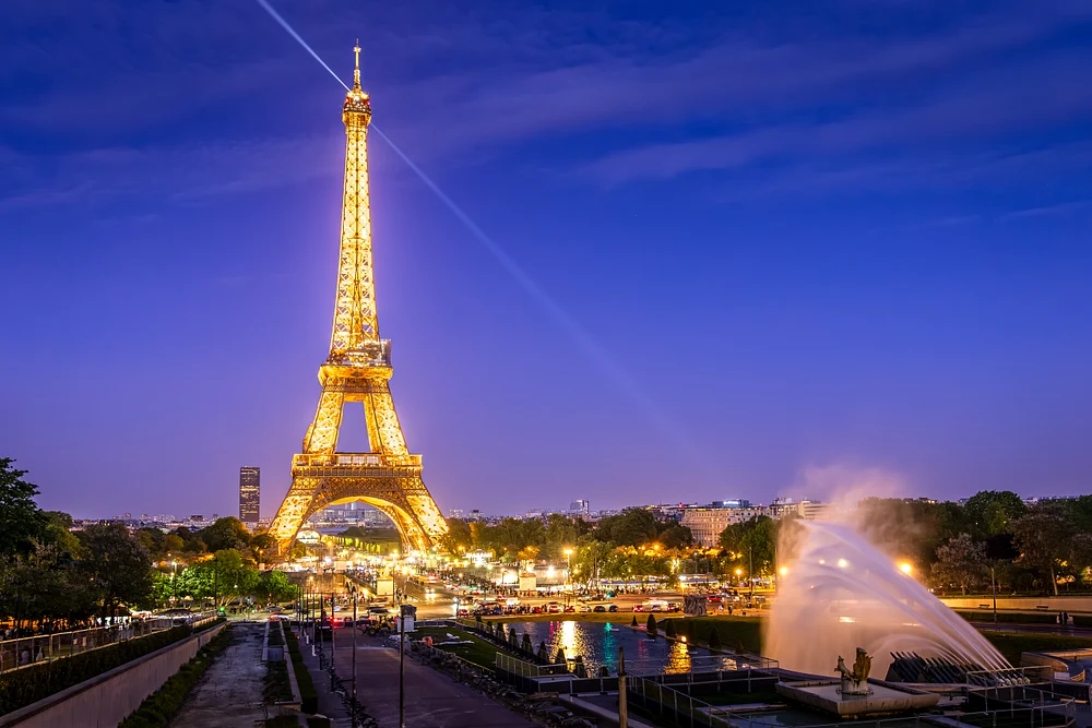 Paris Illuminated &ndash; Eiffel Tower at Blue Hour