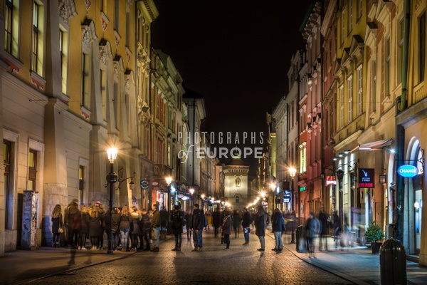 Florianska-streetlife-at-night-Krakow-Poland - Photographs of Europe