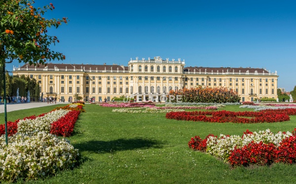 Schönbrunn-Palace-and-gardens-Vienna-Austria - Photographs of Europe 