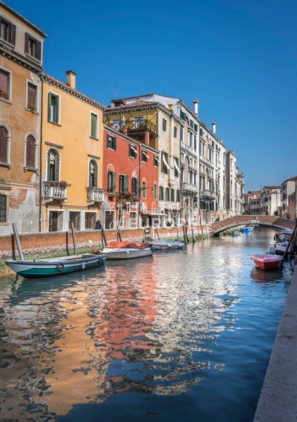 Coloured-buildings-Venice-Italy - Photographs of Venice, Italy.. 