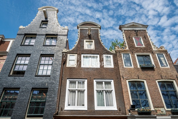 Canal-houses-different-gable-styles-Amsterdam-Netherlands - Photographs of Europe 