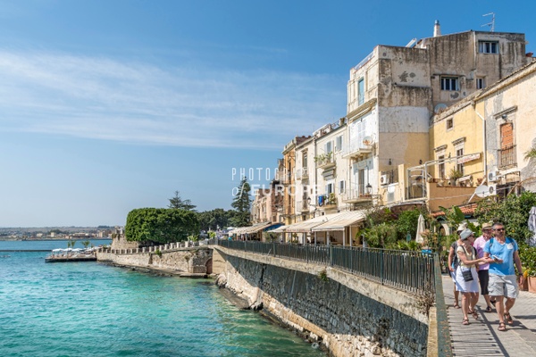Syracuse-sea-front-walkway-Sicily-Italy - Photographs of Sicily, Italy. 