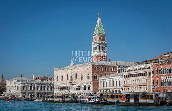 Palazzo-Ducale-Doge's-Palace-Venice-Italy - Photographs of European famous places and landmark buildings..
