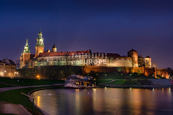 Wawel-Royal-Castle-floodlit-Krakow-Poland - Photographs of European famous places and landmark buildings.. 