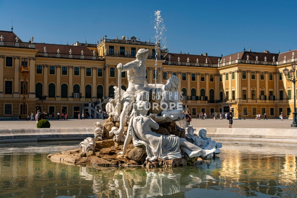 Statue-in-front-of-Schönbrunn-Palace-Vienna-Austria - Photographs of Europe 