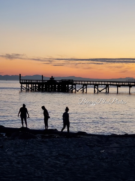 Coastal Sunset - Ocean Vistas - Chinelo Mora 