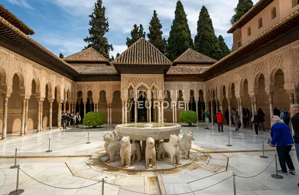 The-main-courtyard-Palace-of-the-Lions-Alhambra-Granada-S...