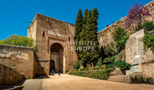 Gate-of-Justice-Puerta-de-la-Justicia-Alhambra-Palace-Gra...