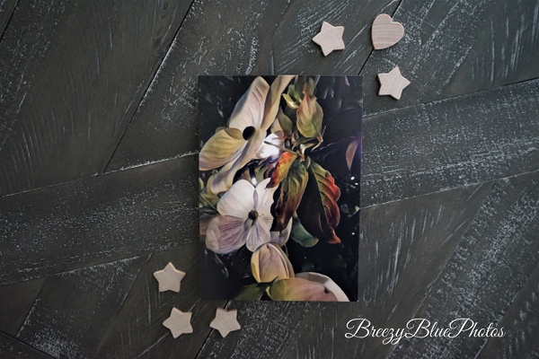 White Shimmering Flower Greeting Card - Chinelo Mora 