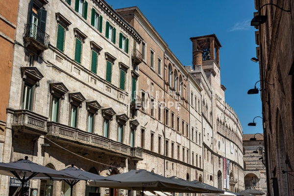 Grand-buildings-of-Corso-Pietro-Vannucci-Perugia-Umbria-Italy - Photographs of Europe 