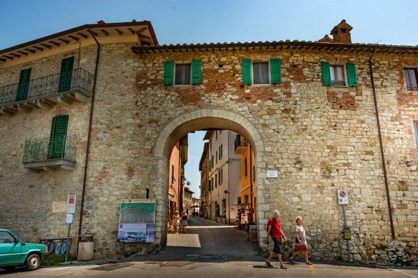 Entrance-gate-to-Castiglione-del-Lago-Umbria-Italy - Photographs of Umbria, Italy
