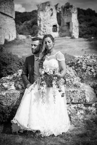 Les mariés songeurs au Château Gaillard (les Andelys) - Couple - Philippe Desumeur Photography 