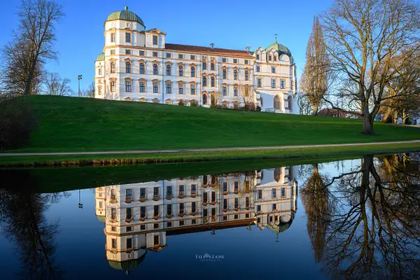 Schloss by Till Stahl
