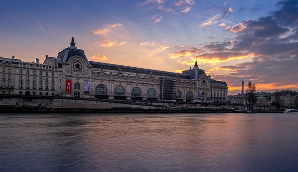 Heure dorée sur le Musée d'Orsay - Le Site Web - Théo Castillon Photographie 
