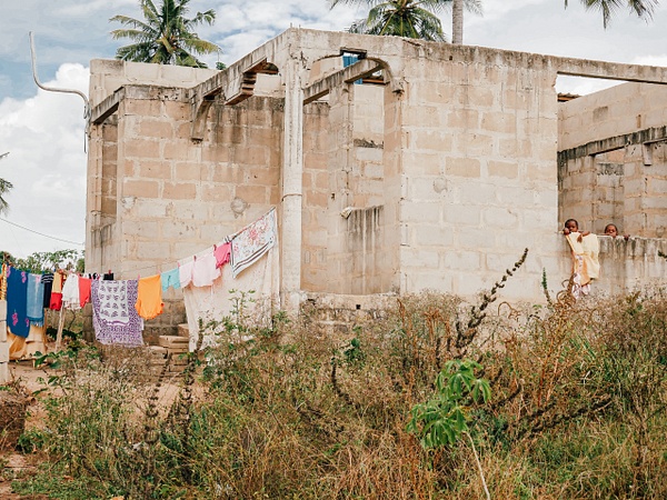 Village tanzanien - Oriane Baldassarre Photographie
