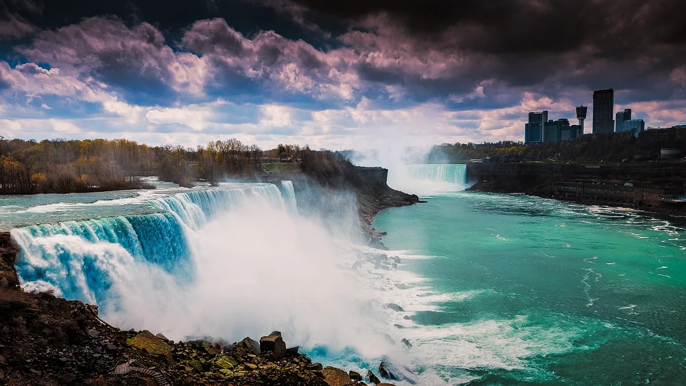 Niagra Falls in Spring