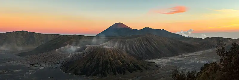 Volcanic sunset (3:1)