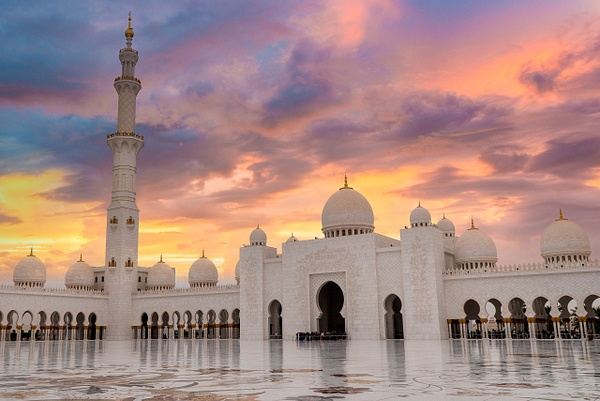 Majestic Serenity: The Sheikh Zayed Grand Mosque
