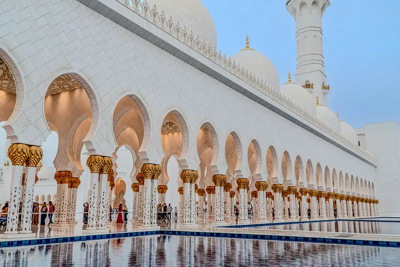 Architectural Splendor: A Glimpse of the Sheikh Zayed Grand Mosque
