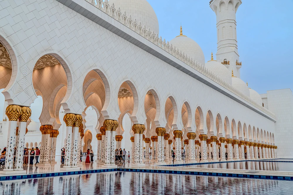 Architectural Splendor: A Glimpse of the Sheikh Zayed Grand Mosque