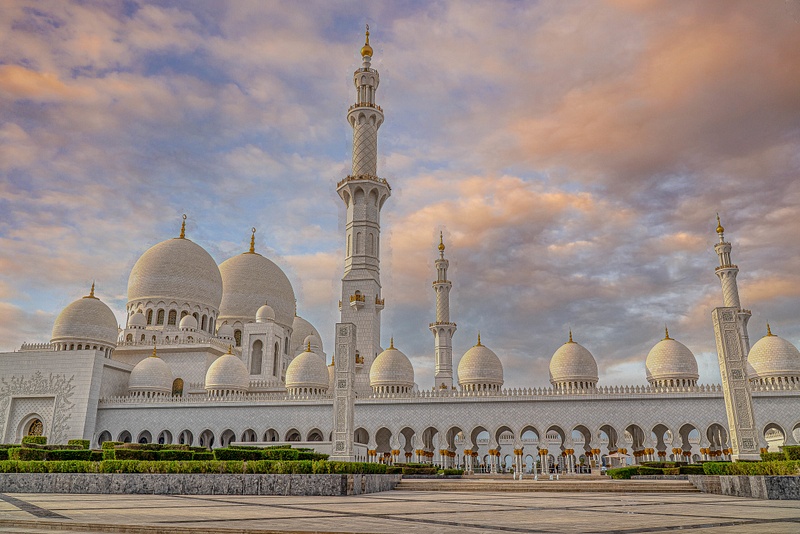 Radiance and Tranquility: The Sheikh Zayed Grand Mosque