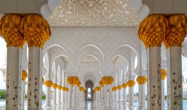 Majestic Marvel: Sheikh Zayed Grand Mosque, Abu Dhabi