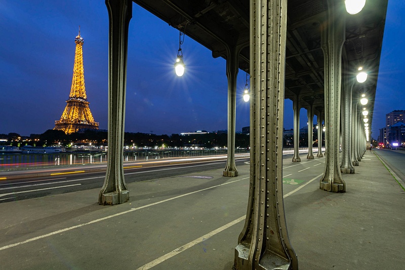 Pont de Bir-Hakeim (Bir-Hakeim Bridge) Paris. Many movies featured here. Last Tango in Paris,  Inception