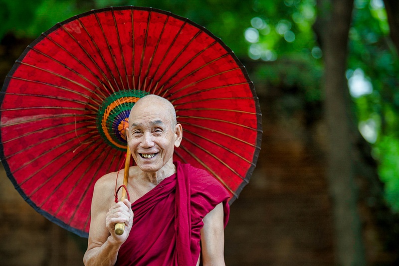 Smiling monk, Myanmar