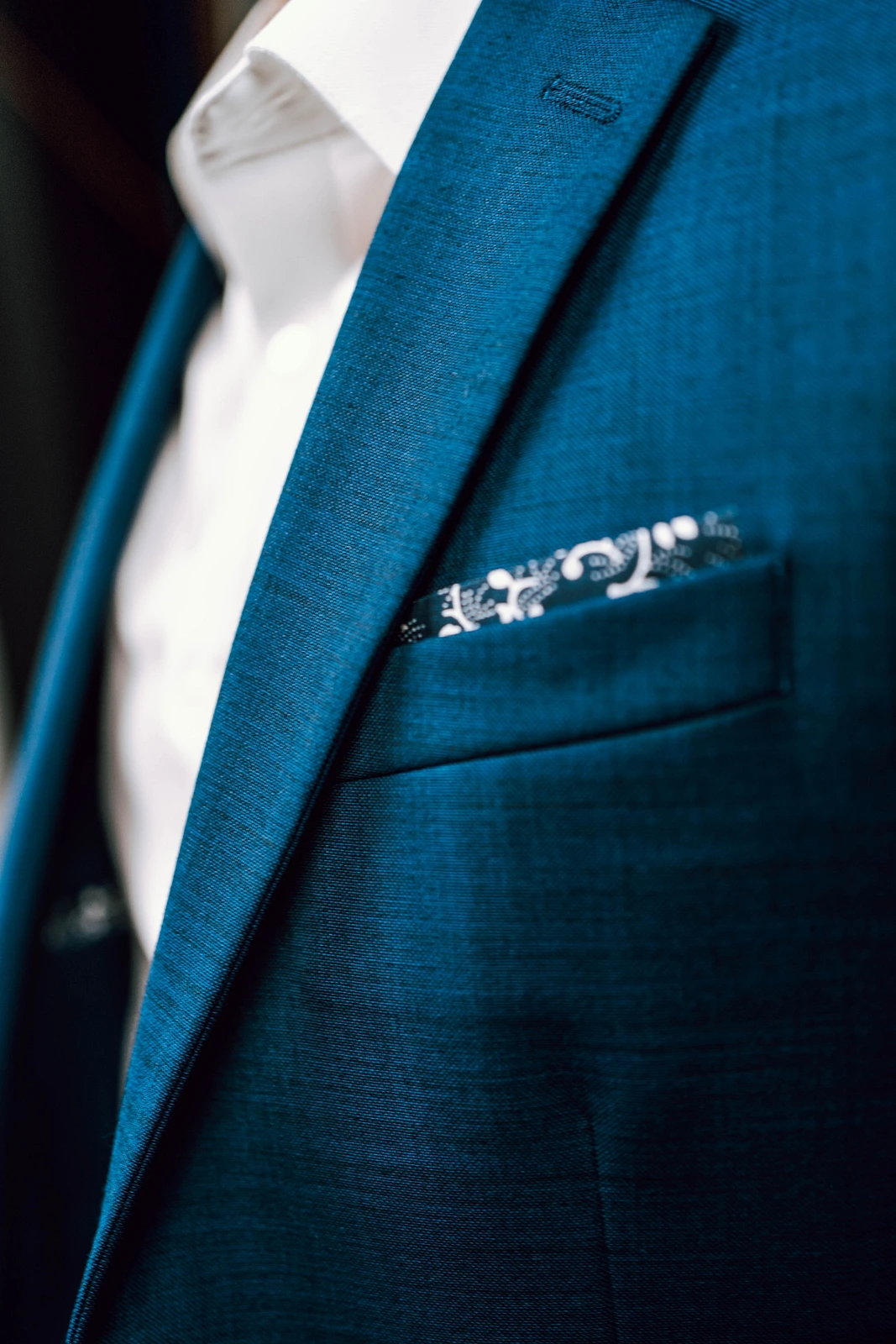 Top Affordable Stores for Men's Business Headshot Attire in Washington DC