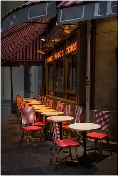 Café near Beaubourg by DanGPhotos