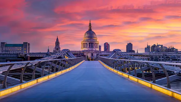 Millenium-Bridge-London-16x9@1.5x by KeenePhoto