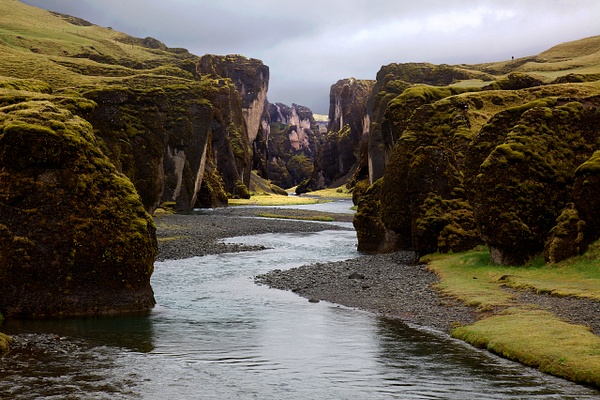 Cliffs at Fjaðrárgljúfur - Rozanne Hakala Photography