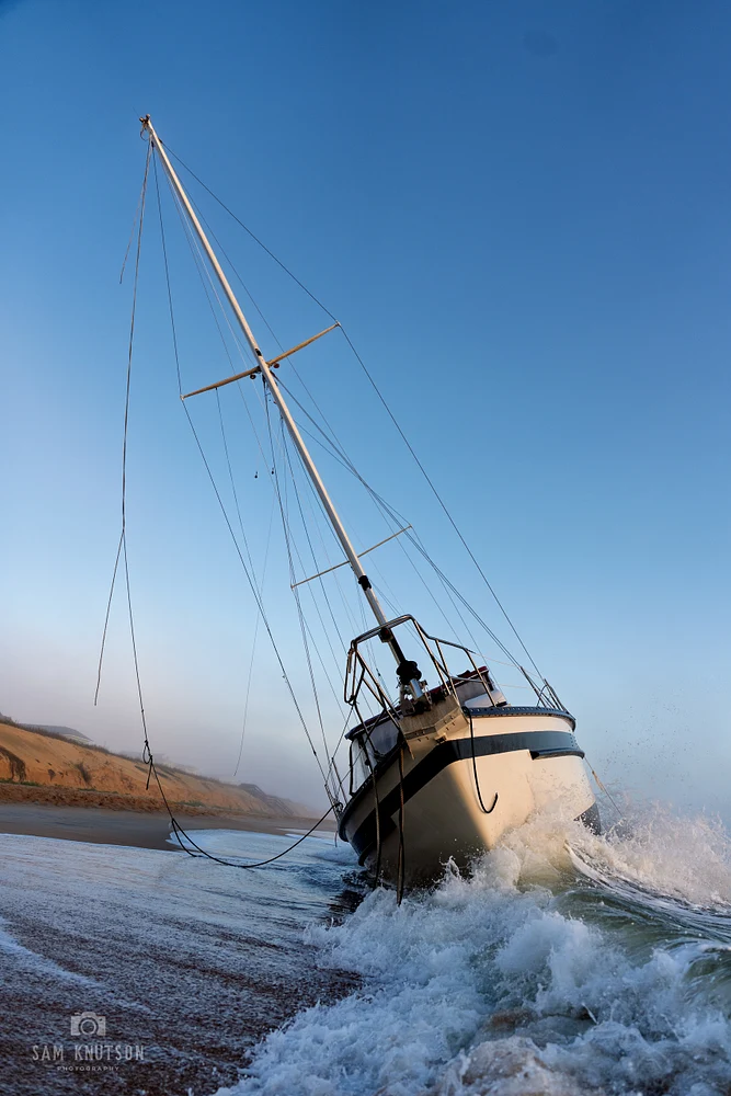 1983 Stamas sailboat Dõn Rinnoft abandoned on Flagler Beach