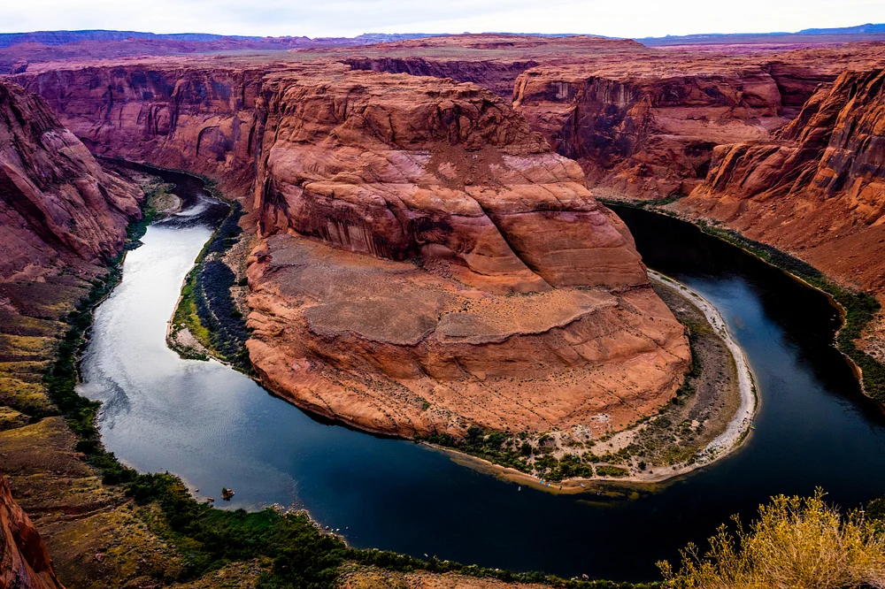 Horseshoe Bend: Captivating Views of Arizona's Natural Wonder