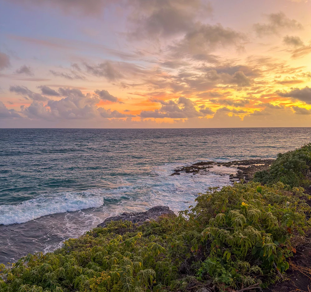 Enchanting Sunset Over Tranquil Ocean Waves