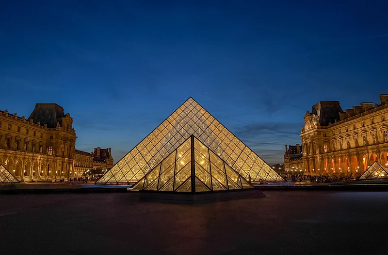 Louvre Pyramids at Night (iphone) 2