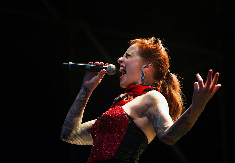 Ember-Voiced Vocalist Commanding a Live Stage
