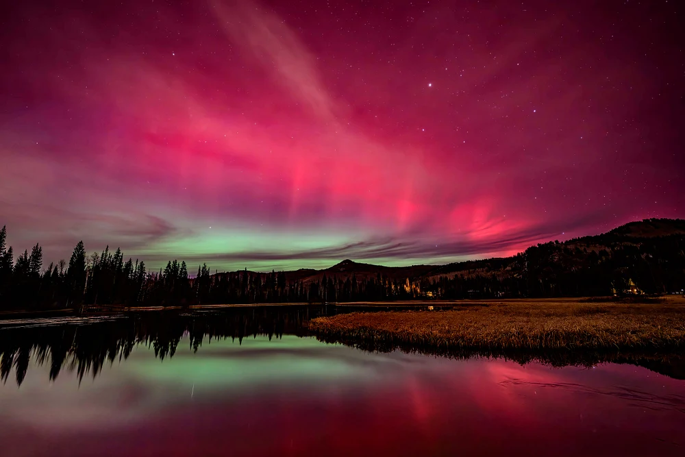 Mesmerizing Aurora Over Serene Lake Landscape