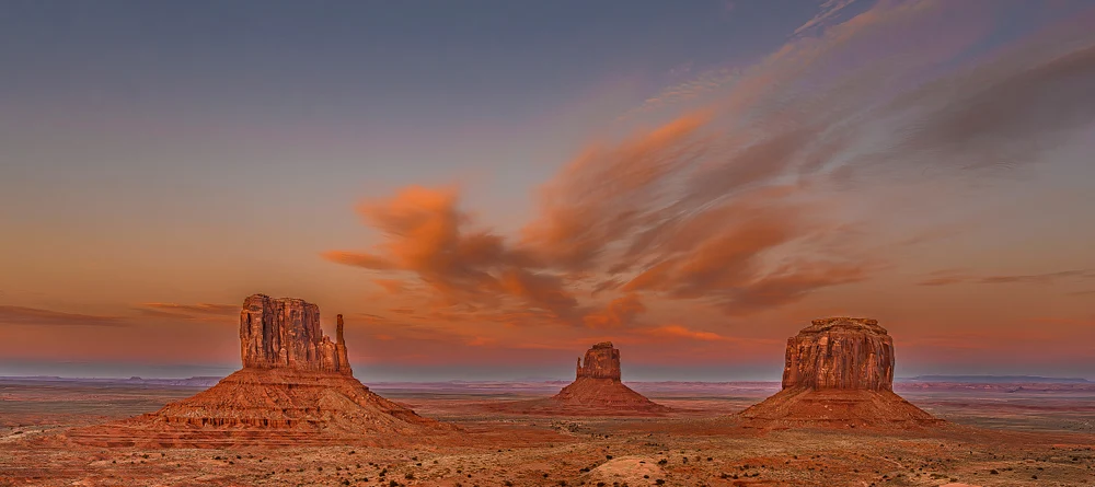 Breathtaking Sunset Over Monument Valley's Majestic Buttes