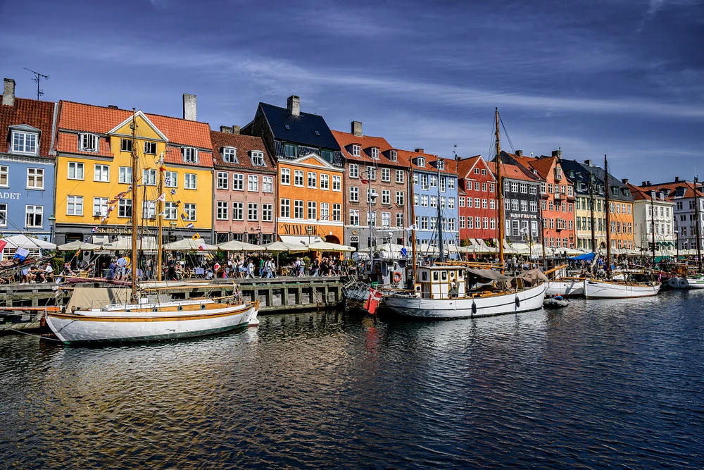 Charming Coastal Haven with Historic Sailing Vessels