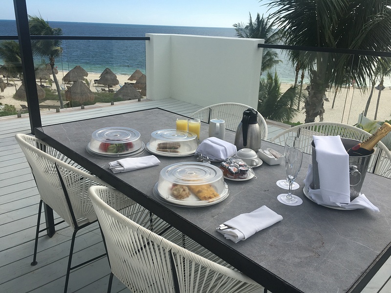 Breakfast on the terrace of the EC IMperial Suite