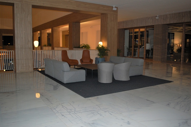 Main lobby seating - at main entrance