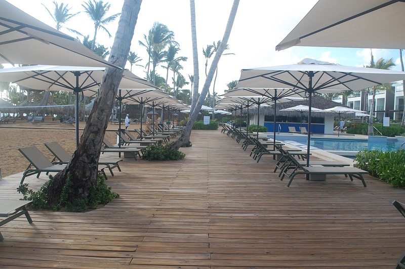 Main Pool deck area - Oasis Club Bar in background