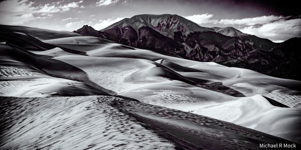 Contrasts - Great Sand Dunes National Park and Preserve / Colorado USA - Great Sand Dunes National Park  and Preserve - Michael Mock Photography