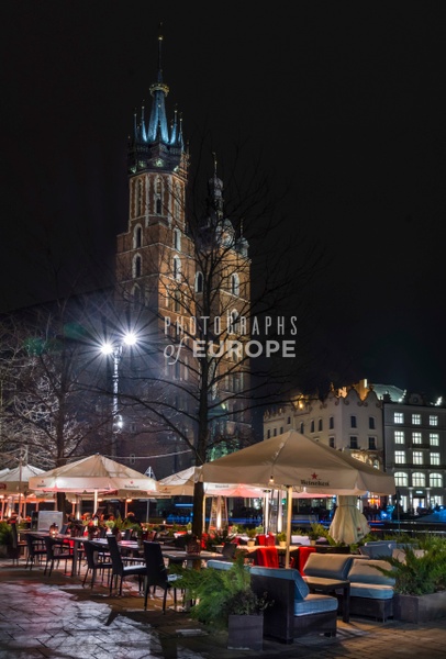 St-Mary's-Basilica-at-night-Krakow-Poland - KRAKOW - Photographs of Europe