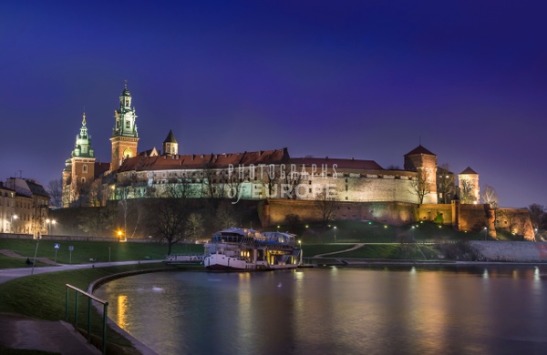 Wawel-Royal-Castle-at-night-Krakow-Poland - Krakow, Poland 