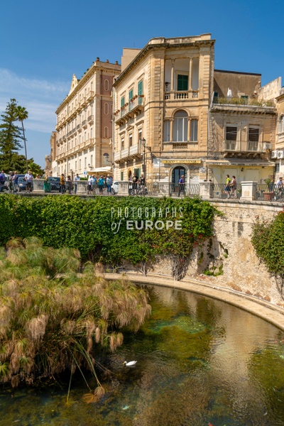 Fountain-of-Arethusa-Syracuse-Sicily-Italy - SICILY - Photographs of Europe 