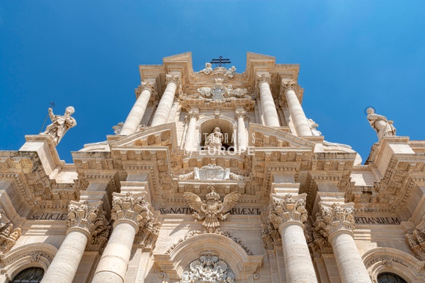 Imposing-facade-Syracuse-Cathedral-Sicily-Italy - Photographs of Sicily, Italy.