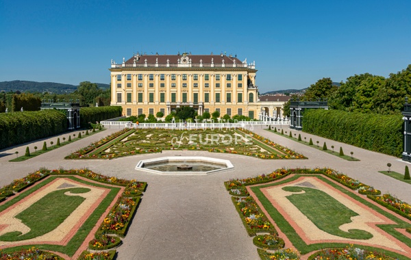 Garden-on-the-Cellar-Schönbrunn-Palace-Vienna-Austria - VIENNA - Photographs of Europe 
