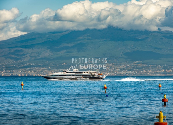 Fast-ferry-bay-of-Naples-Sorrento-Italy - Photographs of the Amalfi Coast, Capri and Sorrento, Italy